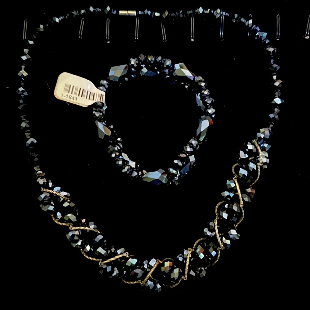 Gorgeous beaded black iridescent necklace and bracelet set